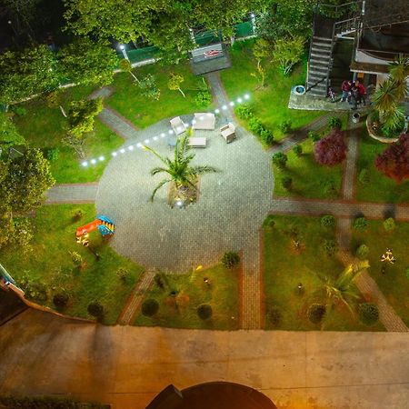 Green Yard Hotel Batumi Exterior photo